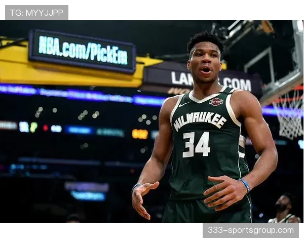 米德尔顿通过挡拆拉开空间提升球队三分效率明显优于字母哥