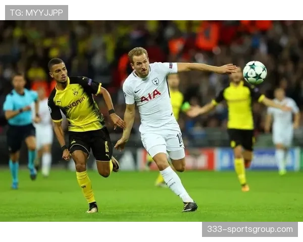 京多安回撤接应盘活中场，强强对话中主导进攻节奏